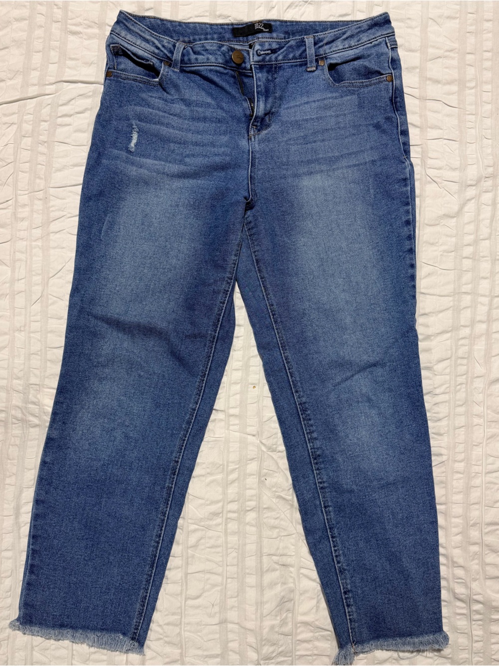 Women’s Straight Fit Denim Jeans in Medium Blue
